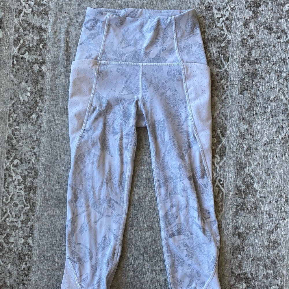 Lululemon patterned cropped leggings